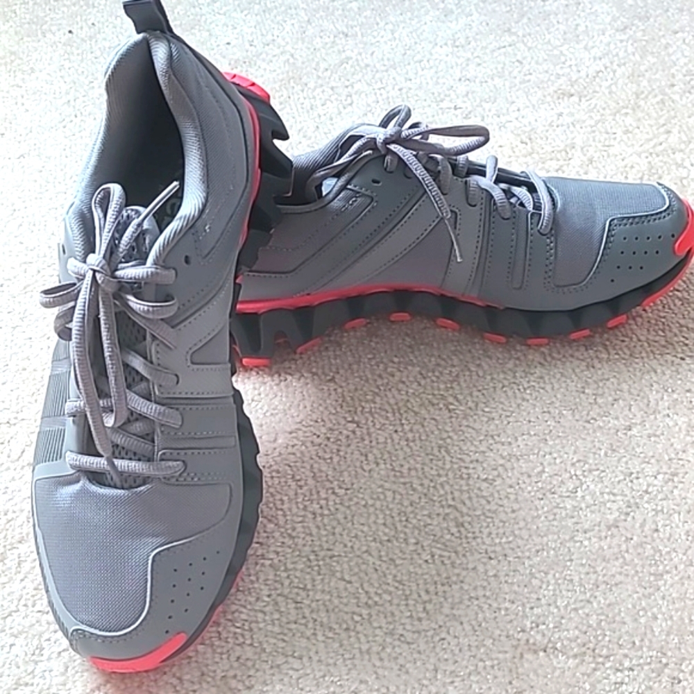 Reebok Zigtech Shoes, Women's Sz 7 1/2